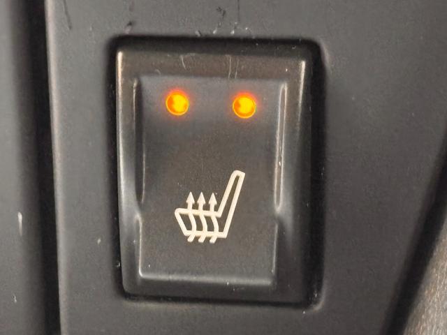 クライスラー・３００Ｃ ３．５　事前故障診断済　保証付　ディーラー車　右ハンドル　カロッツェリアＳＤナビ／フルセグＴＶ／Ｂｌｕｅｔｏｏｔｈ／ＣＤ／ＤＶＤ　バックカメラ　純正アルミホイール　ＥＴＣ　禁煙車（11枚目）