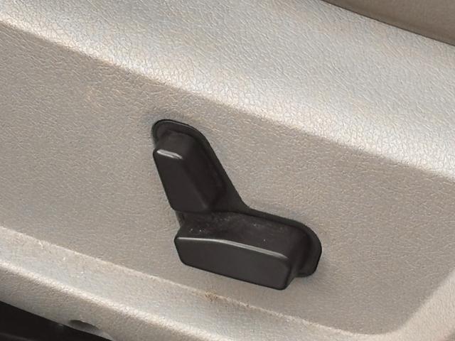 クライスラー・３００Ｃ ３．５　事前故障診断済　保証付　ディーラー車　右ハンドル　カロッツェリアＳＤナビ／フルセグＴＶ／Ｂｌｕｅｔｏｏｔｈ／ＣＤ／ＤＶＤ　バックカメラ　純正アルミホイール　ＥＴＣ　禁煙車（19枚目）