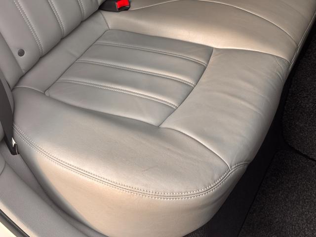 クライスラー・３００Ｃ ３．５　事前故障診断済　保証付　ディーラー車　右ハンドル　カロッツェリアＳＤナビ／フルセグＴＶ／Ｂｌｕｅｔｏｏｔｈ／ＣＤ／ＤＶＤ　バックカメラ　純正アルミホイール　ＥＴＣ　禁煙車（23枚目）