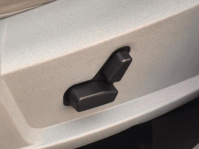 クライスラー・３００Ｃ ３．５　事前故障診断済　保証付　ディーラー車　右ハンドル　カロッツェリアＳＤナビ／フルセグＴＶ／Ｂｌｕｅｔｏｏｔｈ／ＣＤ／ＤＶＤ　バックカメラ　純正アルミホイール　ＥＴＣ　禁煙車（27枚目）