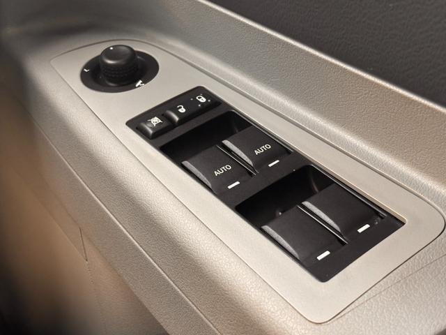 クライスラー・３００Ｃ ３．５　事前故障診断済　保証付　ディーラー車　右ハンドル　カロッツェリアＳＤナビ／フルセグＴＶ／Ｂｌｕｅｔｏｏｔｈ／ＣＤ／ＤＶＤ　バックカメラ　純正アルミホイール　ＥＴＣ　禁煙車（44枚目）