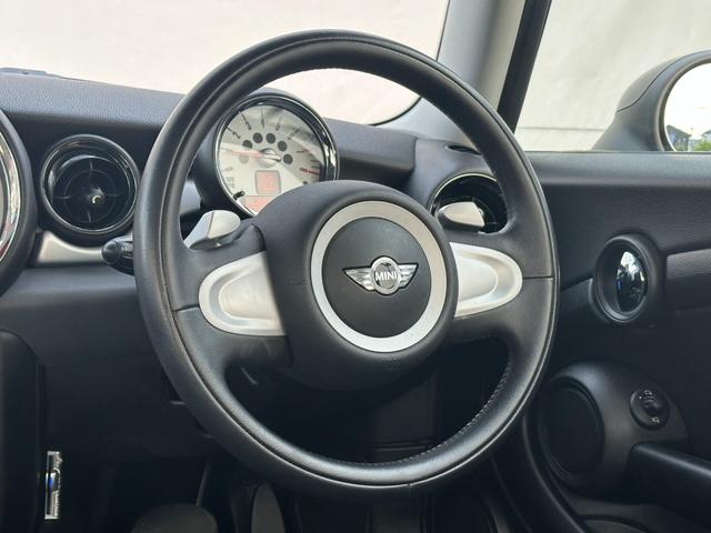 ＭＩＮＩ クーパー　故障診断済み　保証付　禁煙車　前後ドラレコ　ＥＴＣ　ルーフブラック　１５インチアルミホイール　パドルシフト　純正オーディオ　ハロゲンヘッドライト　ヘッドライトレベライザー　オートエアコン　Ｆ＆Ｂフォグ（8枚目）