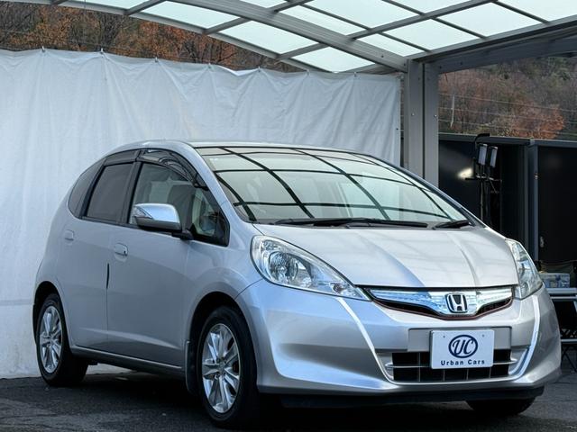 フィットハイブリッド ナビプレミアムセレクション　弊社買取車両　故障診断済　純正ＨＤＤナビ／ワンセグ／ＤＶＤ再生／録音／ＵＳＢ　Ｂカメラ　ビルトインＥＴＣ　前後ドラレコ　パドルシフト　前席シートヒーター　クルコン　ＨＩＤヘッドライト　雹害車（16枚目）