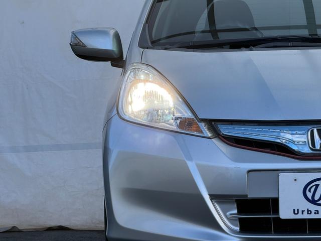 フィットハイブリッド ナビプレミアムセレクション　弊社買取車両　故障診断済　純正ＨＤＤナビ／ワンセグ／ＤＶＤ再生／録音／ＵＳＢ　Ｂカメラ　ビルトインＥＴＣ　前後ドラレコ　パドルシフト　前席シートヒーター　クルコン　ＨＩＤヘッドライト　雹害車（19枚目）