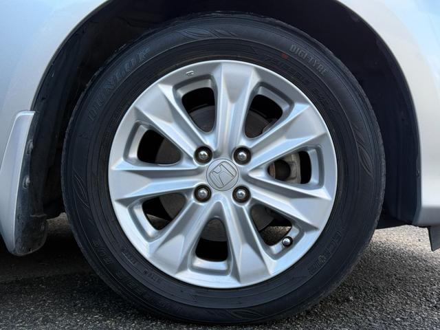 フィットハイブリッド ナビプレミアムセレクション　弊社買取車両　故障診断済　純正ＨＤＤナビ／ワンセグ／ＤＶＤ再生／録音／ＵＳＢ　Ｂカメラ　ビルトインＥＴＣ　前後ドラレコ　パドルシフト　前席シートヒーター　クルコン　ＨＩＤヘッドライト　雹害車（23枚目）