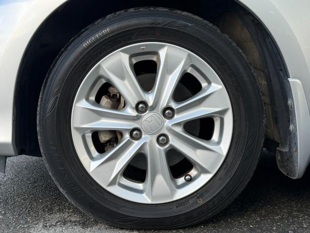 フィットハイブリッド ナビプレミアムセレクション　弊社買取車両　故障診断済　純正ＨＤＤナビ／ワンセグ／ＤＶＤ再生／録音／ＵＳＢ　Ｂカメラ　ビルトインＥＴＣ　前後ドラレコ　パドルシフト　前席シートヒーター　クルコン　ＨＩＤヘッドライト　雹害車（24枚目）