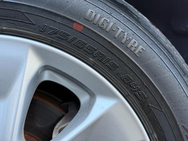 フィットハイブリッド ナビプレミアムセレクション　弊社買取車両　故障診断済　純正ＨＤＤナビ／ワンセグ／ＤＶＤ再生／録音／ＵＳＢ　Ｂカメラ　ビルトインＥＴＣ　前後ドラレコ　パドルシフト　前席シートヒーター　クルコン　ＨＩＤヘッドライト　雹害車（25枚目）