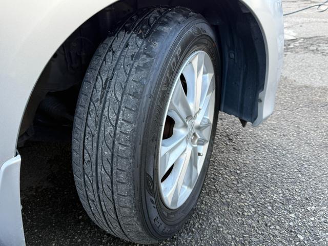 フィットハイブリッド ナビプレミアムセレクション　弊社買取車両　故障診断済　純正ＨＤＤナビ／ワンセグ／ＤＶＤ再生／録音／ＵＳＢ　Ｂカメラ　ビルトインＥＴＣ　前後ドラレコ　パドルシフト　前席シートヒーター　クルコン　ＨＩＤヘッドライト　雹害車（26枚目）