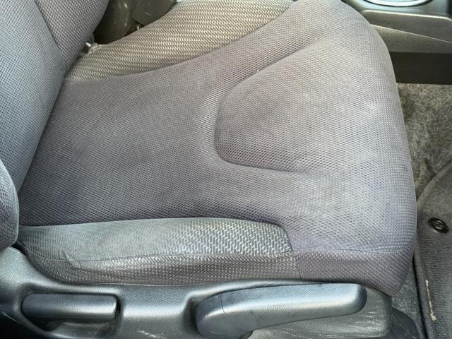 フィットハイブリッド ナビプレミアムセレクション　弊社買取車両　故障診断済　純正ＨＤＤナビ／ワンセグ／ＤＶＤ再生／録音／ＵＳＢ　Ｂカメラ　ビルトインＥＴＣ　前後ドラレコ　パドルシフト　前席シートヒーター　クルコン　ＨＩＤヘッドライト　雹害車（38枚目）