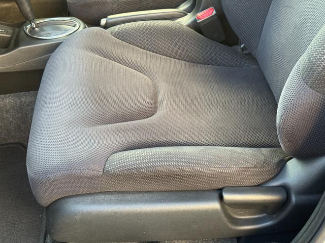 フィットハイブリッド ナビプレミアムセレクション　弊社買取車両　故障診断済　純正ＨＤＤナビ／ワンセグ／ＤＶＤ再生／録音／ＵＳＢ　Ｂカメラ　ビルトインＥＴＣ　前後ドラレコ　パドルシフト　前席シートヒーター　クルコン　ＨＩＤヘッドライト　雹害車（46枚目）