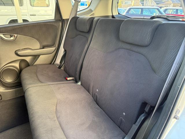 フィットハイブリッド ナビプレミアムセレクション　弊社買取車両　故障診断済　純正ＨＤＤナビ／ワンセグ／ＤＶＤ再生／録音／ＵＳＢ　Ｂカメラ　ビルトインＥＴＣ　前後ドラレコ　パドルシフト　前席シートヒーター　クルコン　ＨＩＤヘッドライト　雹害車（49枚目）