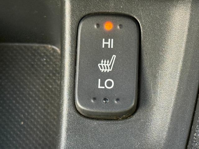 フィットハイブリッド ナビプレミアムセレクション　弊社買取車両　故障診断済　純正ＨＤＤナビ／ワンセグ／ＤＶＤ再生／録音／ＵＳＢ　Ｂカメラ　ビルトインＥＴＣ　前後ドラレコ　パドルシフト　前席シートヒーター　クルコン　ＨＩＤヘッドライト　雹害車（66枚目）