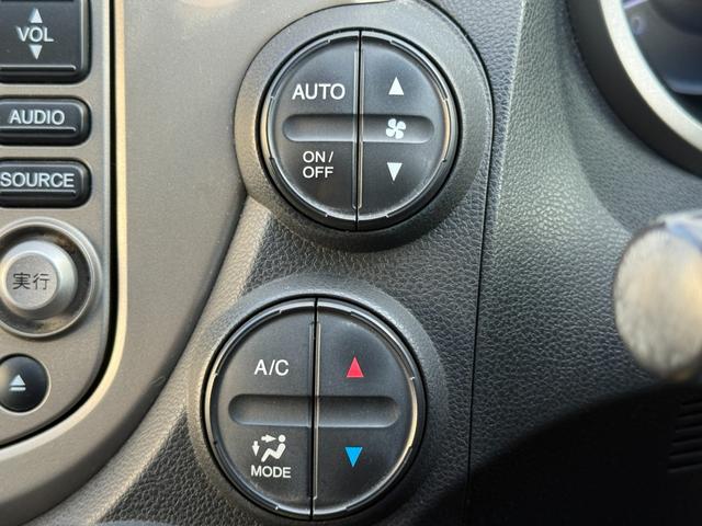 フィットハイブリッド ナビプレミアムセレクション　弊社買取車両　故障診断済　純正ＨＤＤナビ／ワンセグ／ＤＶＤ再生／録音／ＵＳＢ　Ｂカメラ　ビルトインＥＴＣ　前後ドラレコ　パドルシフト　前席シートヒーター　クルコン　ＨＩＤヘッドライト　雹害車（70枚目）