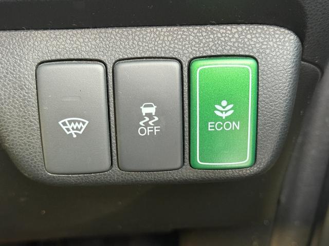 フィットハイブリッド ナビプレミアムセレクション　弊社買取車両　故障診断済　純正ＨＤＤナビ／ワンセグ／ＤＶＤ再生／録音／ＵＳＢ　Ｂカメラ　ビルトインＥＴＣ　前後ドラレコ　パドルシフト　前席シートヒーター　クルコン　ＨＩＤヘッドライト　雹害車（71枚目）