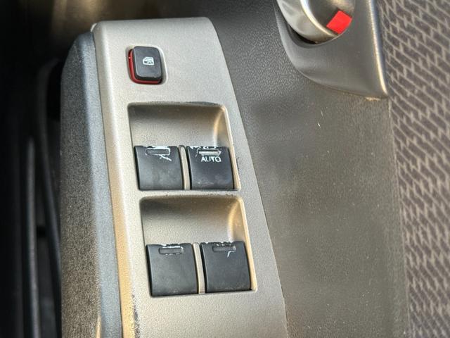 フィットハイブリッド ナビプレミアムセレクション　弊社買取車両　故障診断済　純正ＨＤＤナビ／ワンセグ／ＤＶＤ再生／録音／ＵＳＢ　Ｂカメラ　ビルトインＥＴＣ　前後ドラレコ　パドルシフト　前席シートヒーター　クルコン　ＨＩＤヘッドライト　雹害車（73枚目）