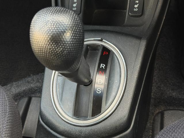 フィットハイブリッド ナビプレミアムセレクション　弊社買取車両　故障診断済　純正ＨＤＤナビ／ワンセグ／ＤＶＤ再生／録音／ＵＳＢ　Ｂカメラ　ビルトインＥＴＣ　前後ドラレコ　パドルシフト　前席シートヒーター　クルコン　ＨＩＤヘッドライト　雹害車（75枚目）