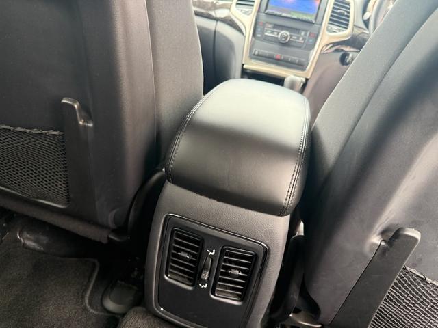 ジープ・グランドチェロキー ラレード　禁煙　社外ナビＢｌｕｅｔｏｏｔｈ　バックカメラ　ＥＴＣ（20枚目）