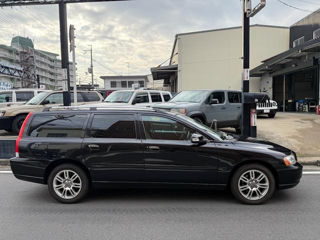 Ｖ７０ クラシック　当社お客様買取車　禁煙　レザーシート　パワーシート　純正ナビ　バックカメラ　Ｂｌｕｅｔｏｏｔｈ　サンルーフ（6枚目）