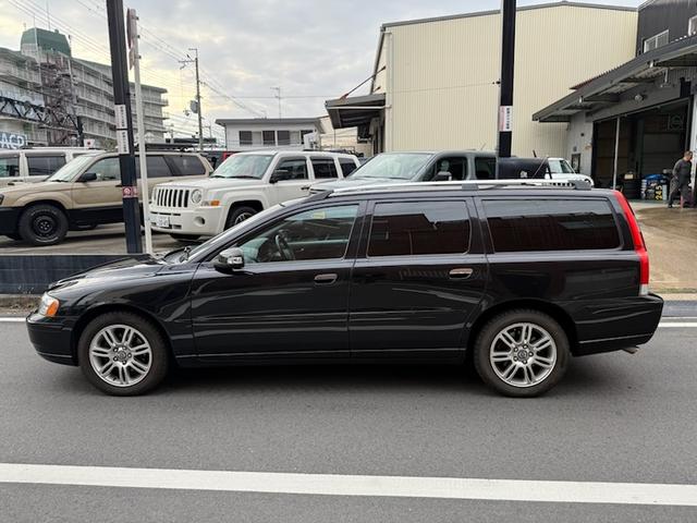 Ｖ７０ クラシック　当社お客様買取車　禁煙　レザーシート　パワーシート　純正ナビ　バックカメラ　Ｂｌｕｅｔｏｏｔｈ　サンルーフ（7枚目）