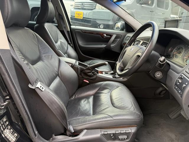 Ｖ７０ クラシック　当社お客様買取車　禁煙　レザーシート　パワーシート　純正ナビ　バックカメラ　Ｂｌｕｅｔｏｏｔｈ　サンルーフ（9枚目）