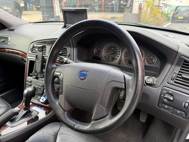 Ｖ７０ クラシック　当社お客様買取車　禁煙　レザーシート　パワーシート　純正ナビ　バックカメラ　Ｂｌｕｅｔｏｏｔｈ　サンルーフ（11枚目）