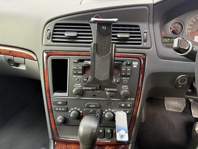 Ｖ７０ クラシック　当社お客様買取車　禁煙　レザーシート　パワーシート　純正ナビ　バックカメラ　Ｂｌｕｅｔｏｏｔｈ　サンルーフ（12枚目）