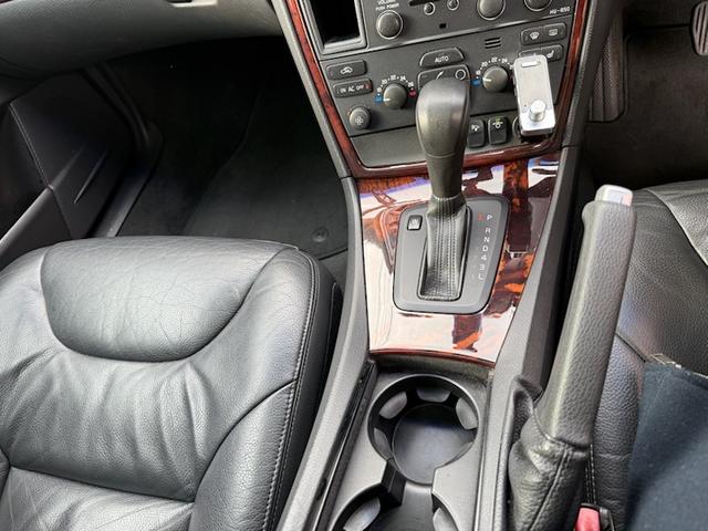 Ｖ７０ クラシック　当社お客様買取車　禁煙　レザーシート　パワーシート　純正ナビ　バックカメラ　Ｂｌｕｅｔｏｏｔｈ　サンルーフ（13枚目）