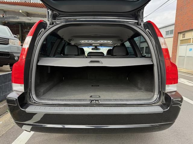 Ｖ７０ クラシック　当社お客様買取車　禁煙　レザーシート　パワーシート　純正ナビ　バックカメラ　Ｂｌｕｅｔｏｏｔｈ　サンルーフ（21枚目）
