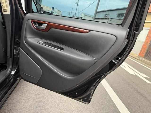 Ｖ７０ クラシック　当社お客様買取車　禁煙　レザーシート　パワーシート　純正ナビ　バックカメラ　Ｂｌｕｅｔｏｏｔｈ　サンルーフ（24枚目）