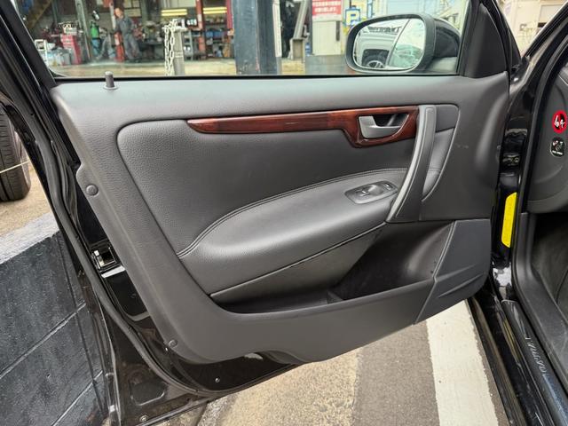Ｖ７０ クラシック　当社お客様買取車　禁煙　レザーシート　パワーシート　純正ナビ　バックカメラ　Ｂｌｕｅｔｏｏｔｈ　サンルーフ（27枚目）