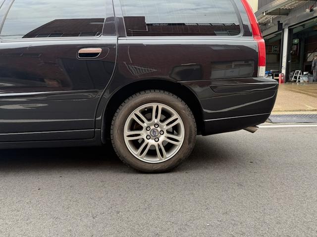 Ｖ７０ クラシック　当社お客様買取車　禁煙　レザーシート　パワーシート　純正ナビ　バックカメラ　Ｂｌｕｅｔｏｏｔｈ　サンルーフ（31枚目）