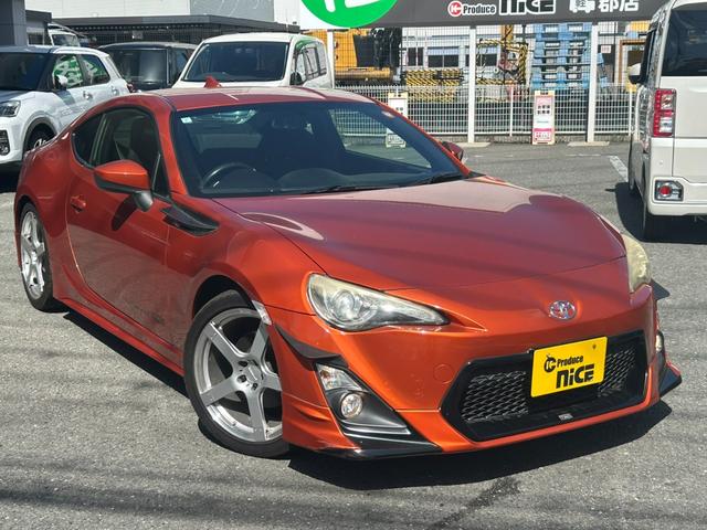 ８６ ＧＴ　ＴＲＤエアロ　レカロシート　社外１８インチホイール　社外マフラー　７型ナビ　ＥＴＣ　Ｂｌｕｅｔｏｏｔｈ接続可　パドルシフト　スマートキー　ＤＵＡＬエアコン　フォグランプ　ＨＩＤヘッドライト　横滑り防止（6枚目）