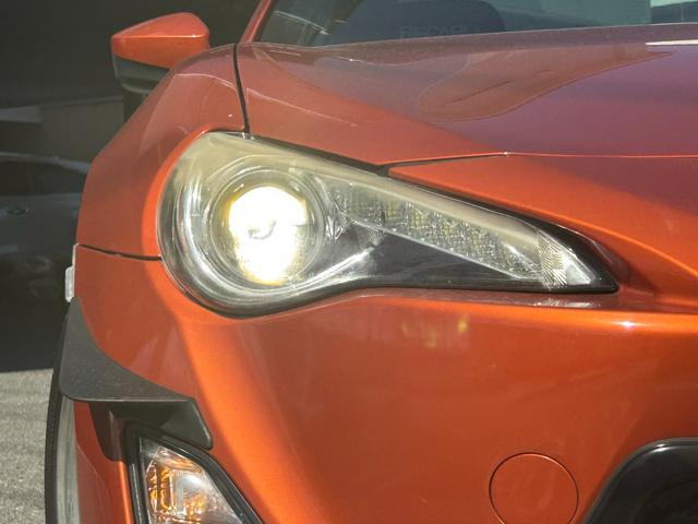 ８６ ＧＴ　ＴＲＤエアロ　レカロシート　社外１８インチホイール　社外マフラー　７型ナビ　ＥＴＣ　Ｂｌｕｅｔｏｏｔｈ接続可　パドルシフト　スマートキー　ＤＵＡＬエアコン　フォグランプ　ＨＩＤヘッドライト　横滑り防止（9枚目）