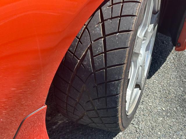 ８６ ＧＴ　ＴＲＤエアロ　レカロシート　社外１８インチホイール　社外マフラー　７型ナビ　ＥＴＣ　Ｂｌｕｅｔｏｏｔｈ接続可　パドルシフト　スマートキー　ＤＵＡＬエアコン　フォグランプ　ＨＩＤヘッドライト　横滑り防止（16枚目）