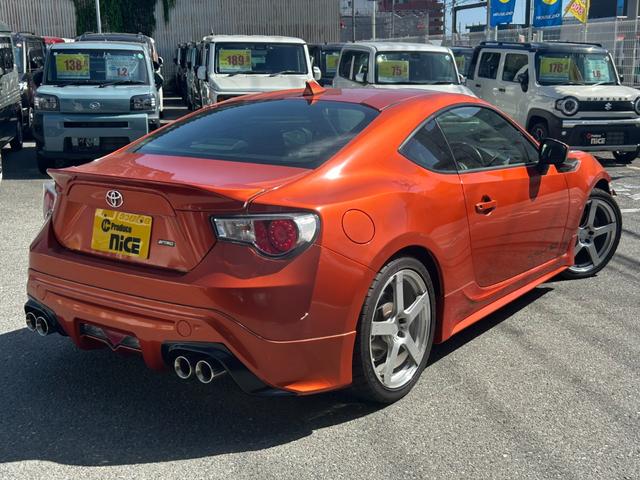 ８６ ＧＴ　ＴＲＤエアロ　レカロシート　社外１８インチホイール　社外マフラー　７型ナビ　ＥＴＣ　Ｂｌｕｅｔｏｏｔｈ接続可　パドルシフト　スマートキー　ＤＵＡＬエアコン　フォグランプ　ＨＩＤヘッドライト　横滑り防止（32枚目）