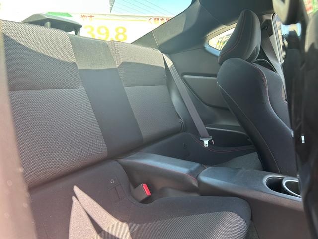 ８６ ＧＴ　ＴＲＤエアロ　レカロシート　社外１８インチホイール　社外マフラー　７型ナビ　ＥＴＣ　Ｂｌｕｅｔｏｏｔｈ接続可　パドルシフト　スマートキー　ＤＵＡＬエアコン　フォグランプ　ＨＩＤヘッドライト　横滑り防止（49枚目）
