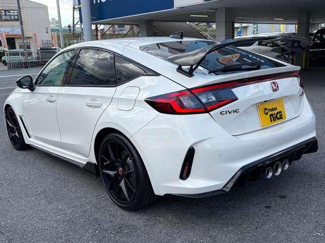 シビック タイプＲ　６ＭＴ！！！　９インチコネクトディスプレイ　フルセグＴＶ　Ｂｌｕｅｔｏｏｔｈ　　ＥＴＣ　バックカメラ　シートヒーター　電動シート　純正アルミホイール　ＬＥＤヘッドライト　電子パーキング　クルコン！！！（79枚目）