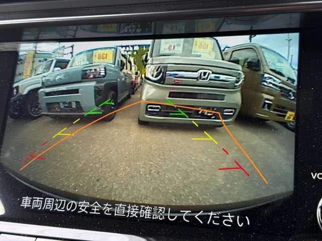 バックカメラ付きで駐車時も安心です！