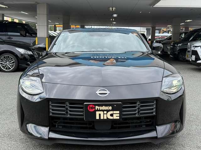 フロントビュー★独自デザインの他車にはない威厳と高級感が感じられます♪