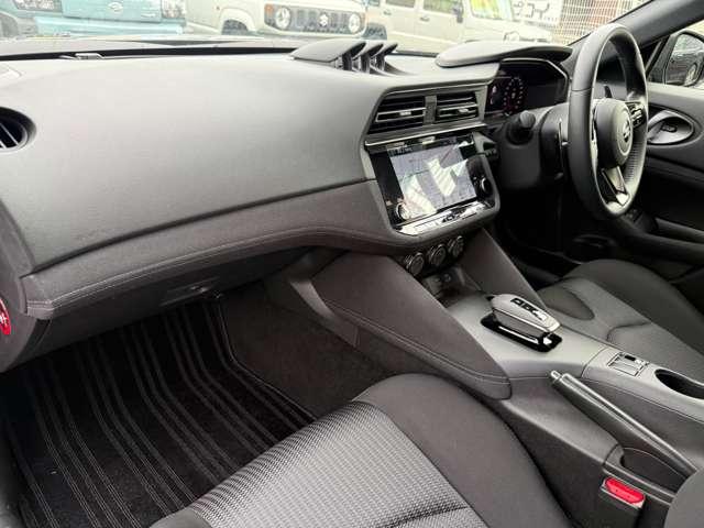 フェアレディＺ ベースグレード　純正９型ナビ　フロントスポイラー　リアスポイラー　ＬＥＤバックフォグ　フルセグＴＶ　Ｂｌｕｅｔｏｏｔｈ　バックカメラ　ＧＰＳレーダー　１８インチアルミ　パドルシフト　スマートキー＆プッシュスタート（56枚目）