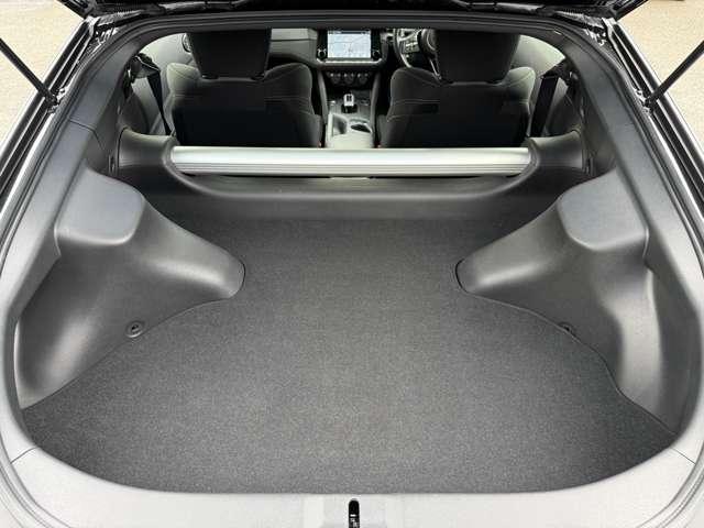 フェアレディＺ ベースグレード　純正９型ナビ　フロントスポイラー　リアスポイラー　ＬＥＤバックフォグ　フルセグＴＶ　Ｂｌｕｅｔｏｏｔｈ　バックカメラ　ＧＰＳレーダー　１８インチアルミ　パドルシフト　スマートキー＆プッシュスタート（70枚目）