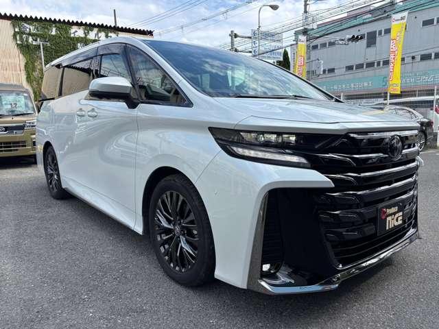 ヴェルファイア Ｚ　プレミア　サンルーフ　チームメイト　ユニバーサルステップ　１４インチナビ　黒革　パノラミックビューモニター　両側パワースライドドア　置充電　パワーバックドア　ＨＤＭＩ　ＥＴＣ２．０　ヘッドアップディスプレイ（6枚目）