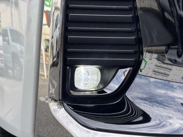 ヴェルファイア Ｚ　プレミア　サンルーフ　チームメイト　ユニバーサルステップ　１４インチナビ　黒革　パノラミックビューモニター　両側パワースライドドア　置充電　パワーバックドア　ＨＤＭＩ　ＥＴＣ２．０　ヘッドアップディスプレイ（15枚目）