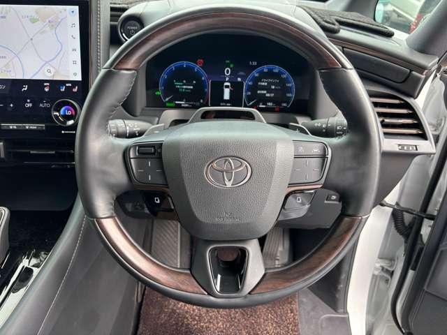 ヴェルファイア Ｚ　プレミア　サンルーフ　チームメイト　ユニバーサルステップ　１４インチナビ　黒革　パノラミックビューモニター　両側パワースライドドア　置充電　パワーバックドア　ＨＤＭＩ　ＥＴＣ２．０　ヘッドアップディスプレイ（17枚目）