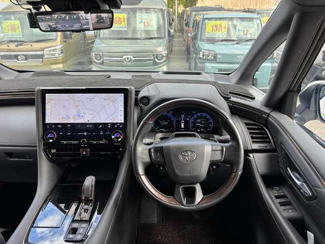 ヴェルファイア Ｚ　プレミア　サンルーフ　チームメイト　ユニバーサルステップ　１４インチナビ　黒革　パノラミックビューモニター　両側パワースライドドア　置充電　パワーバックドア　ＨＤＭＩ　ＥＴＣ２．０　ヘッドアップディスプレイ（19枚目）