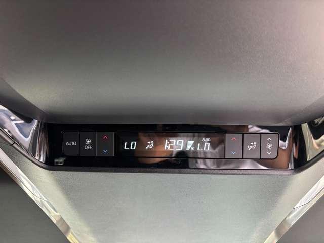 ヴェルファイア Ｚ　プレミア　サンルーフ　チームメイト　ユニバーサルステップ　１４インチナビ　黒革　パノラミックビューモニター　両側パワースライドドア　置充電　パワーバックドア　ＨＤＭＩ　ＥＴＣ２．０　ヘッドアップディスプレイ（21枚目）