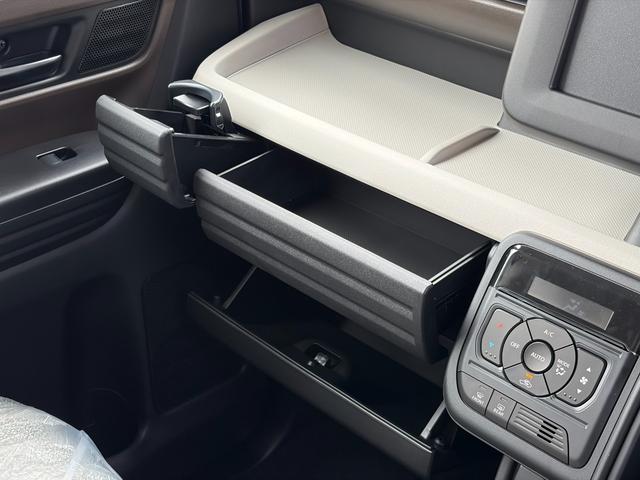 スペーシア ハイブリッドＧ　届出済未使用車　ＬＥＤ　両側スライドドア　衝突軽減ブレーキ　レーンキープアシスト　スマーートキー　車線逸脱警報機能　障害物センサー　禁煙車　電動格納ミラー　アイドリングストップ　オートエアコン　ＡＢＳ（52枚目）