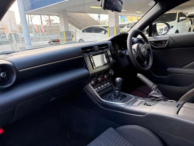 GR86 RC ADVAN18インチホイール 7インチディスプレイオーディオ 6速MT ETC Bluetooth接続可 スマートキー DUALエアコン LEDヘッドライト 横滑り防止装置 レカロバケットシート(25枚目)