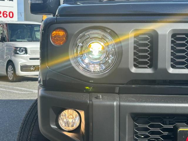 ジムニー ＸＣ　スズキセーフティサポート　クルーズコントロール　衝突被害軽減ブレーキ　ＬＥＤヘッドライト　プッシュボタンスタート　アイドリングストップ　純正アルミホイール　シートヒーター　電動格ドアミラー（11枚目）