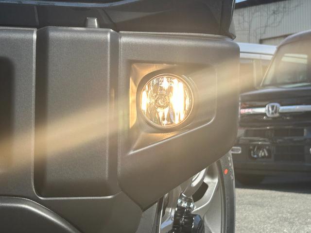 ジムニー ＸＣ　スズキセーフティサポート　クルーズコントロール　衝突被害軽減ブレーキ　ＬＥＤヘッドライト　プッシュボタンスタート　アイドリングストップ　純正アルミホイール　シートヒーター　電動格ドアミラー（12枚目）